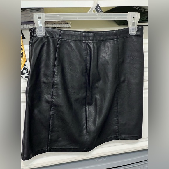 Size: Small - Picture 1 of 1